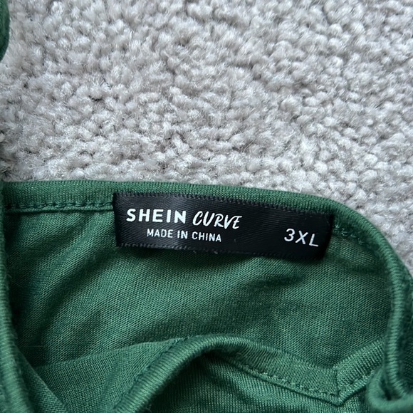 Green Cut Out Flowy Top from Shein - Picture 4 of 5